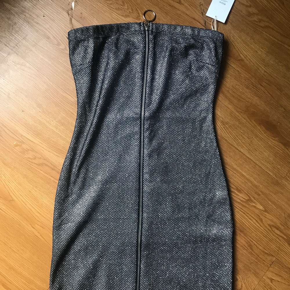 NEW NWOT Silver/Black Sparkling Strapless Mini Dress. Medium.